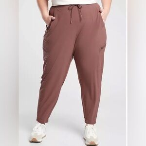 Athleta Venture Jogger Cargo Pant in Hearth Rose Size 8
